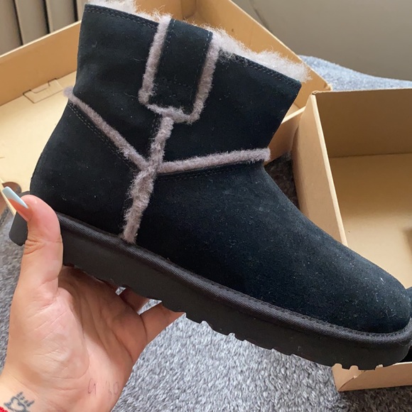COPY - Black uggs w classic mini spill seam (brand new never used) - Picture 3 of 6